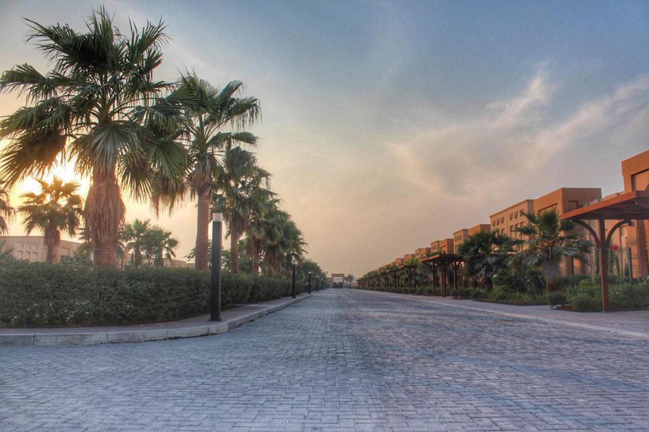 Jaw Resort & Spa Manama Exterior photo