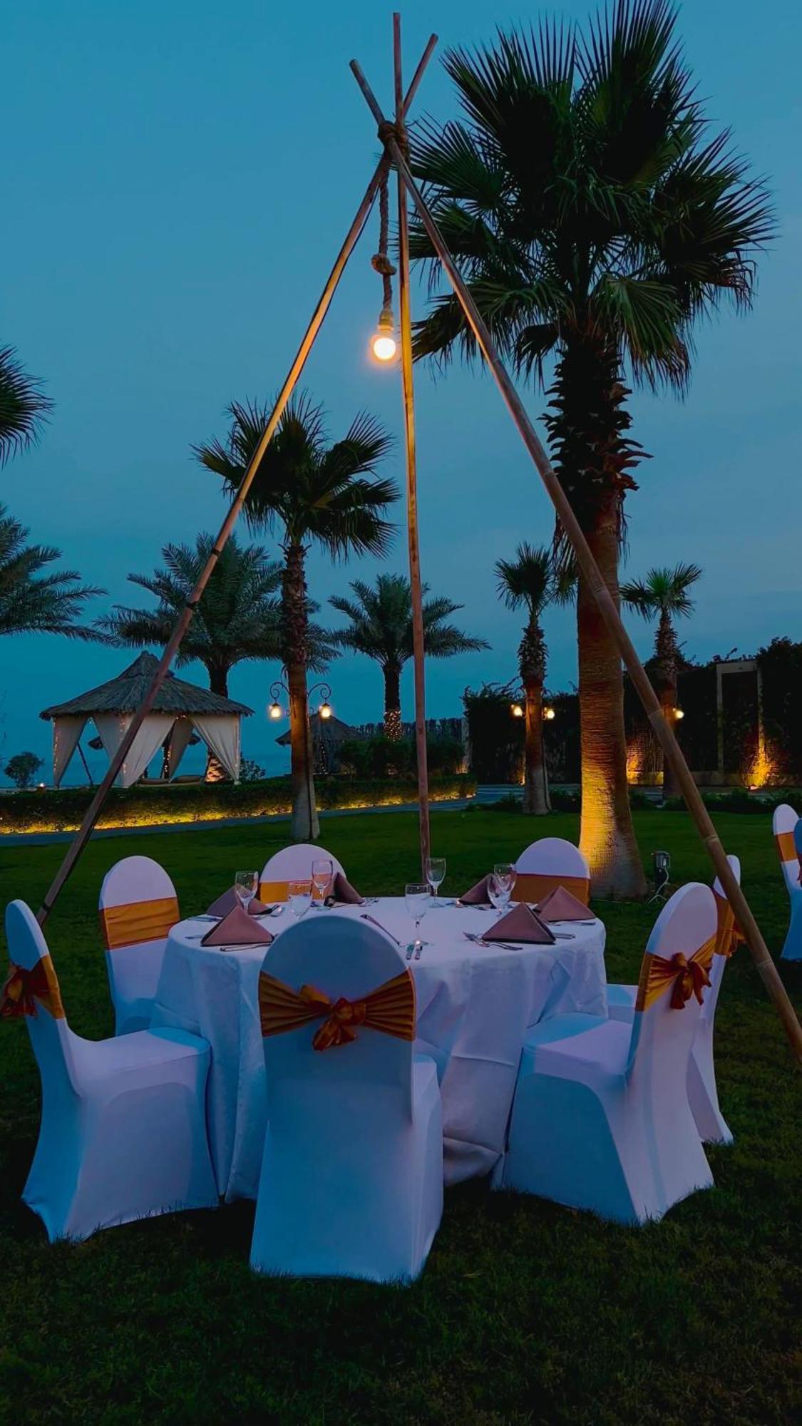 Jaw Resort & Spa Manama Exterior photo